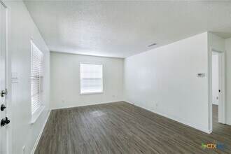 11410 Pollyanna Ave in Austin, TX - Building Photo - Building Photo