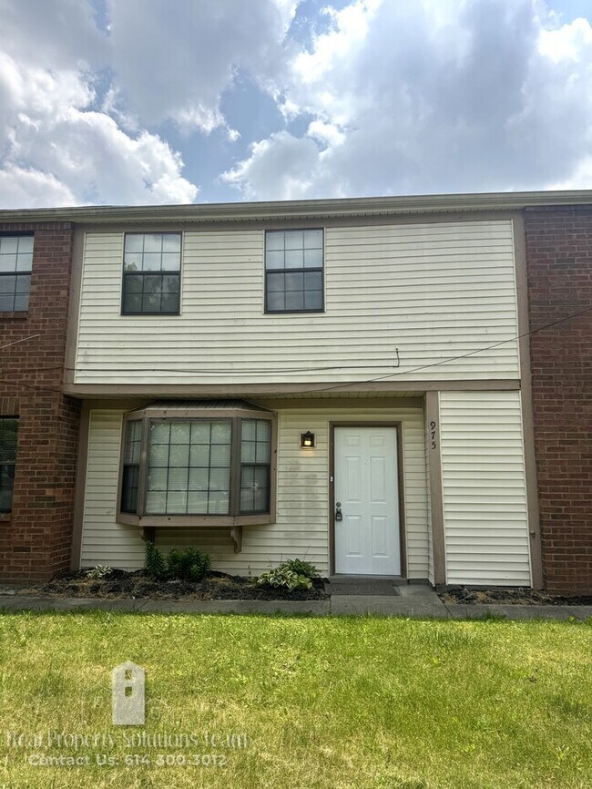 975 Cross Country Dr W in Westerville, OH - Building Photo - Building Photo