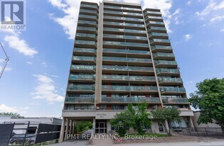 5949 Yonge St in Toronto, ON - Building Photo