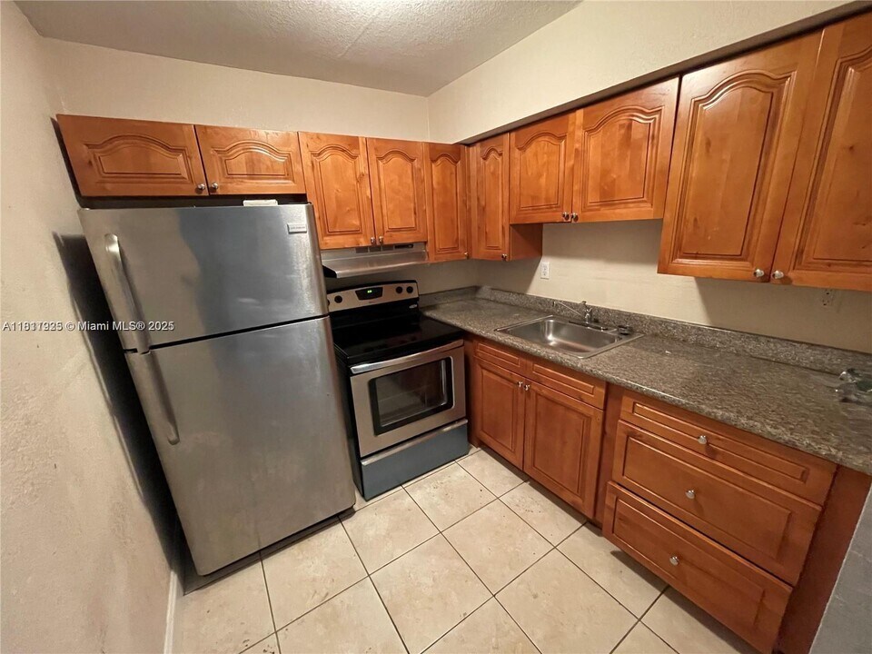 4271 NW 5th St in Plantation, FL - Building Photo