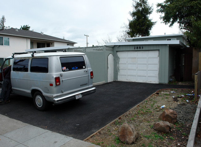 2885 Alma St in Palo Alto, CA - Building Photo - Building Photo