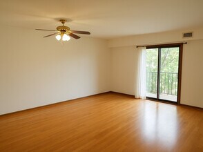 817 Oakton St in Elk Grove Village, IL - Building Photo - Building Photo