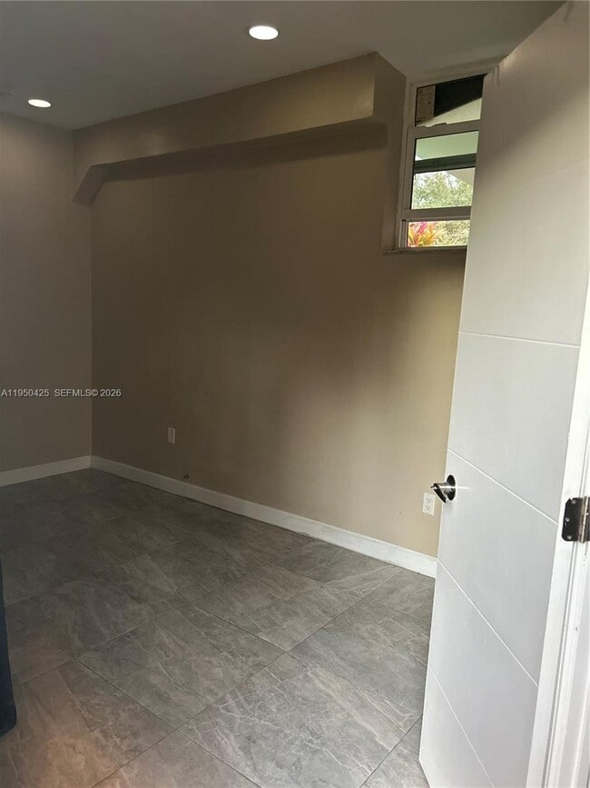 2300 NW 94th St in Miami, FL - Building Photo - Building Photo