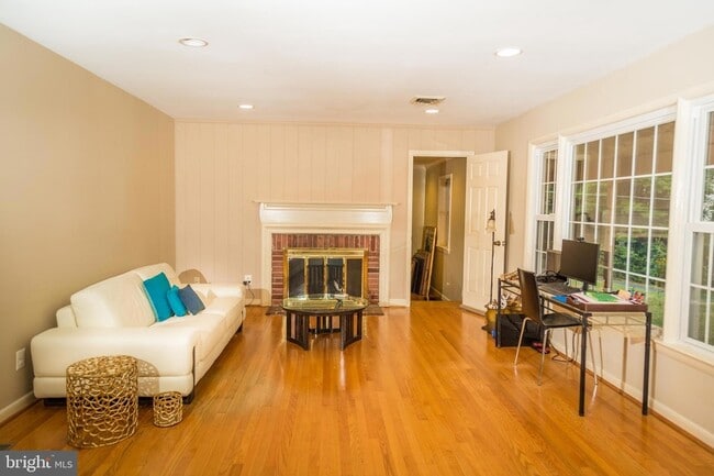 500 Springvale Rd in Great Falls, VA - Building Photo - Building Photo