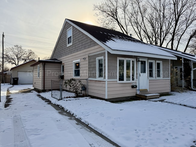 824 E Barrett Ave in Madison Heights, MI - Building Photo - Building Photo