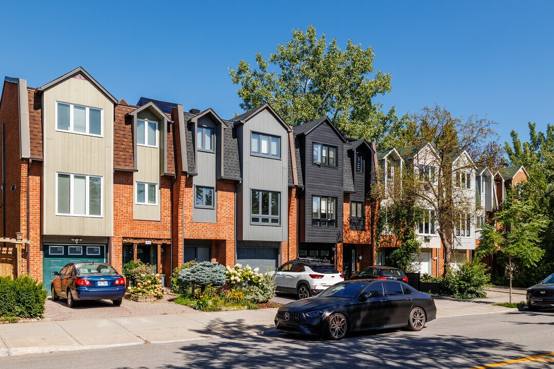 553 Georges-Vanier Boul in Montréal, QC - Building Photo