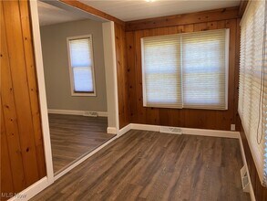 240 Edwin St NW in Hartville, OH - Building Photo - Building Photo