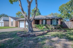 16250 Camino Del Sol Dr in Houston, TX - Building Photo