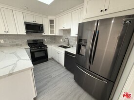 941 Cloverdale Ave in Los Angeles, CA - Building Photo