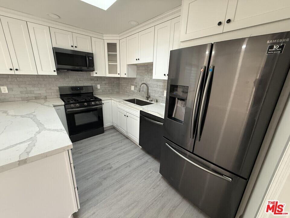 941 Cloverdale Ave in Los Angeles, CA - Building Photo