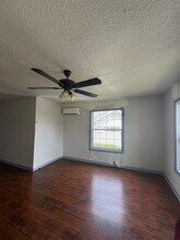 210 Claremont Ave, Unit 210 Claremont in San Antonio, TX - Foto de edificio - Building Photo