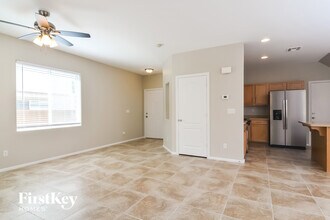 624 Summit Valley Ln in Henderson, NV - Building Photo - Building Photo