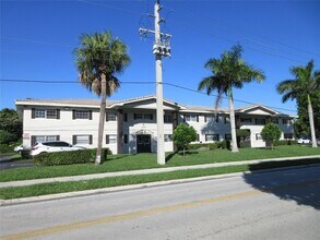 4280 Woodside Dr, Unit 14 in Coral Springs, FL - Building Photo - Building Photo