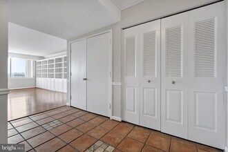 3709 S George Mason Dr in Falls Church, VA - Building Photo - Building Photo