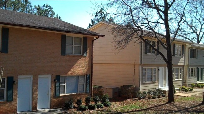 367-369 Mimosa Dr in Buford, GA - Building Photo - Building Photo