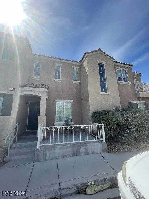 9157 Desirable Ct in Las Vegas, NV - Foto de edificio - Building Photo