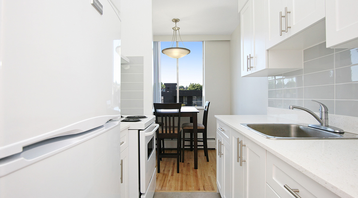 3675 W 7th Ave in Vancouver, BC - Building Photo