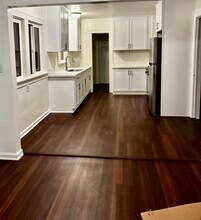 647 W 112th St in Los Angeles, CA - Foto de edificio - Building Photo