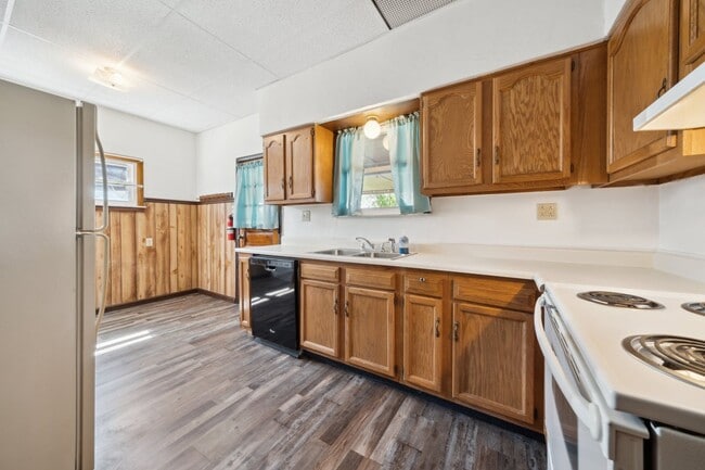 property at 610 W Pittsburgh St