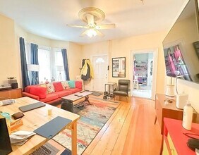 7 Sargent Ave, Unit 1 in Somerville, MA - Building Photo - Building Photo