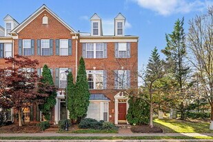 716 Scarburgh Way in Alexandria, VA - Building Photo