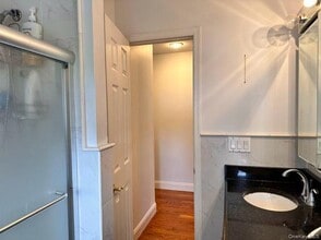 133 Railroad Ave in Syosset, NY - Building Photo - Building Photo