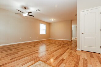 11832 Colony Lakes Blvd in New Port Richey, FL - Building Photo - Building Photo