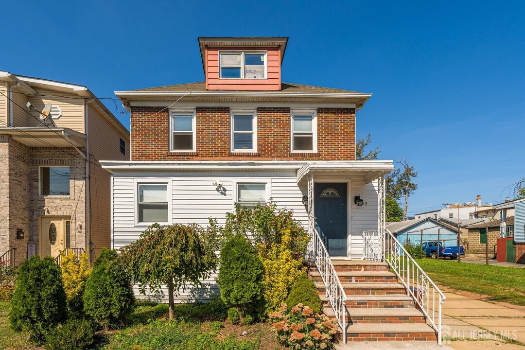 80 Randolph St in Carteret, NJ - Building Photo