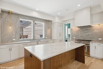 146 Sterling Ln in Wilmette, IL - Building Photo - Building Photo