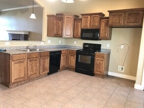 13213 SW 2nd St in Yukon, OK - Building Photo - Building Photo