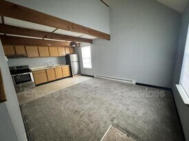 573 Brookside Ct in Heath, OH - Building Photo