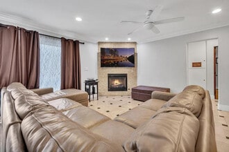 711 Island Ct, Unit FL1-ID1290875P in San Diego, CA - Building Photo - Building Photo