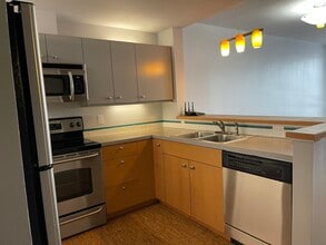 2220 W Woodin Ave in Chelan, WA - Building Photo - Building Photo