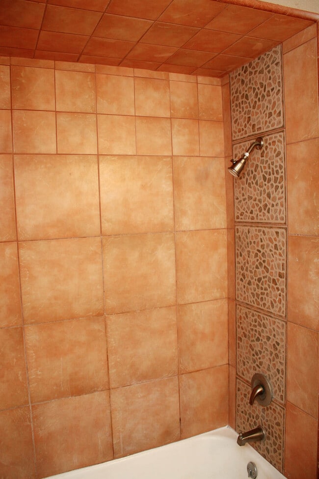 898 W San Gabriel Ave in Clovis, CA - Building Photo - Building Photo