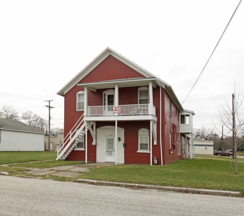 1102 S 7th St in St Clair, MI - Building Photo