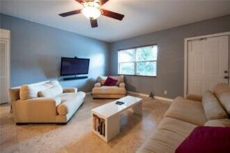 530 NE 15th Ct, Unit 2 in Fort Lauderdale, FL - Building Photo - Building Photo