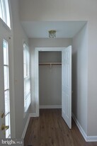 5362 Sequoia Farms Dr in Centreville, VA - Building Photo