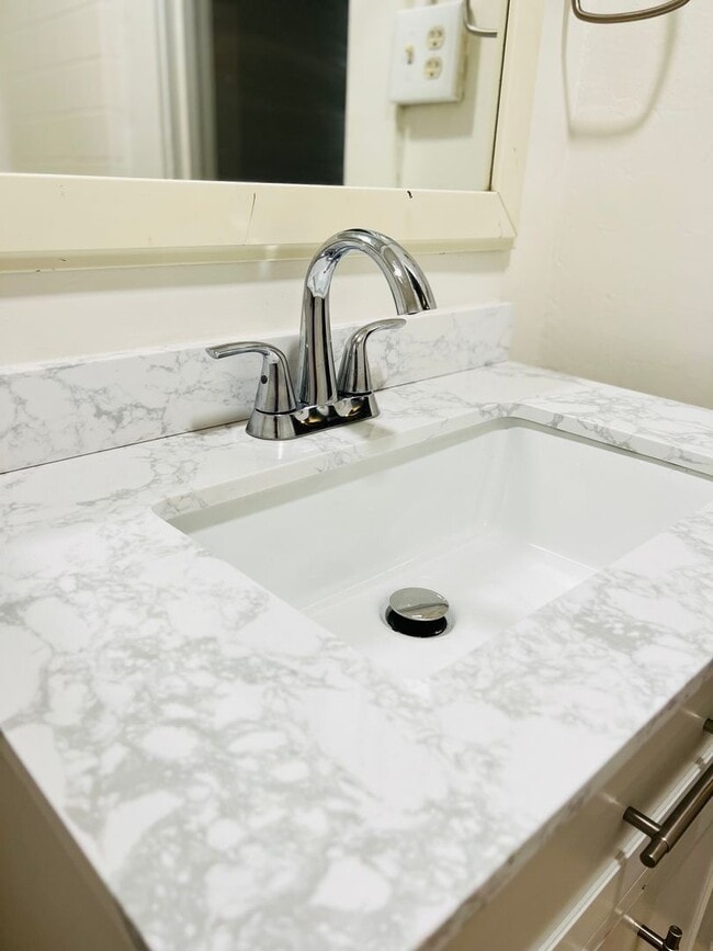 1138 E 1st St in Long Beach, CA - Building Photo - Building Photo