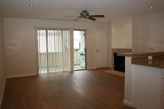 2845 S Fairview St, Unit G in Santa Ana, CA - Building Photo - Building Photo