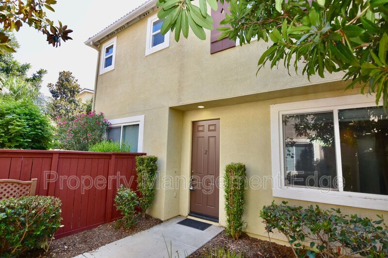 27482 Hazelhurst St in Murrieta, CA - Foto de edificio