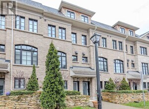 31 Salvador Allende Ct in Toronto, ON - Building Photo - Building Photo