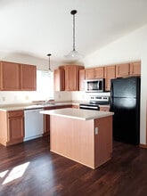 5707 Lake Edge Rd in McFarland, WI - Foto de edificio - Building Photo