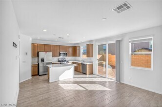 10218 Starlit Cyn Ct in Las Vegas, NV - Building Photo - Building Photo