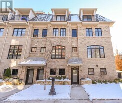 40 Lunar Cres in Mississauga, ON - Building Photo