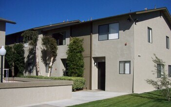 Beautiful Place to Call Home in El Cajon, CA - Foto de edificio - Building Photo