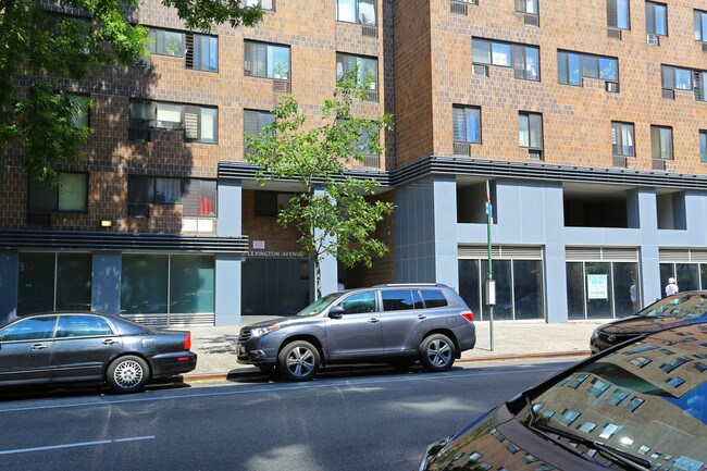 UPACA Site 7 in New York, NY - Foto de edificio - Building Photo