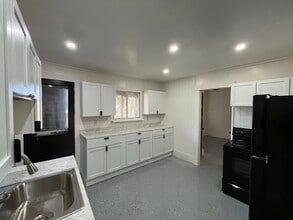 135 W 1st St, Unit 101 in Corning, NY - Building Photo - Building Photo