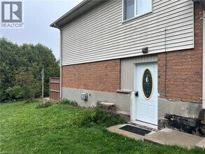 417 Bankside Crescent in Kitchener, ON - Building Photo - Building Photo