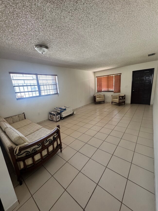252 NW 48th Pl in Miami, FL - Building Photo - Building Photo