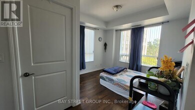 135 Wynford Dr in Toronto, ON - Building Photo - Building Photo